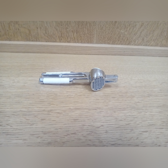 Pedrini Garlic Press - Picture 4 of 4